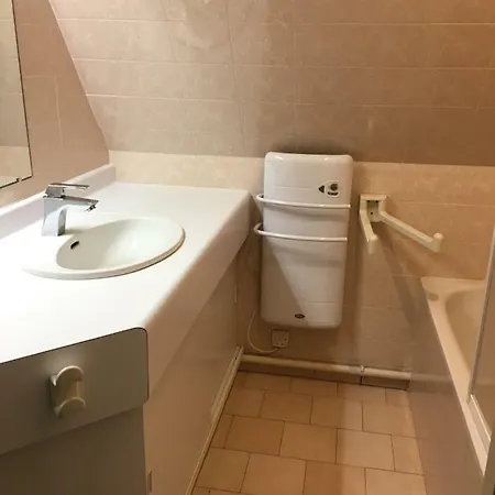 Avec Piscine Couverte Apartamento *